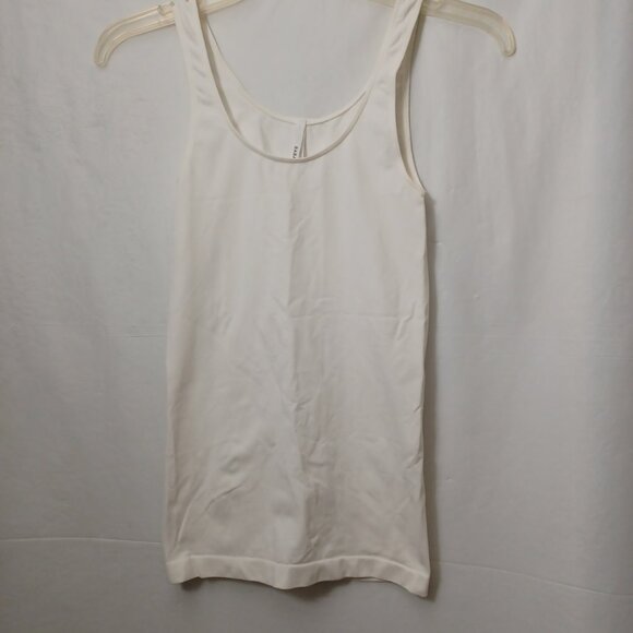 ARITIZIA BABATON WOMEN'S TANK TOP WHITE STRETCH MATERIAL - Picture 9 of 9